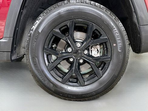 Used 2024 Jeep Grand Cherokee Altitude AWD/4WD image 58