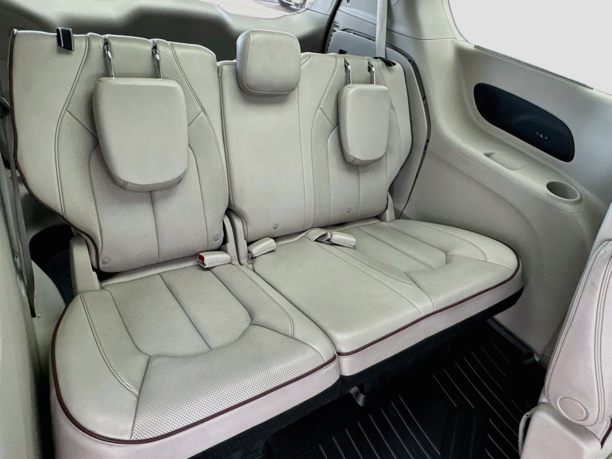 Used 2020 Chrysler Pacifica Limited FWD image 19