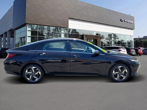 Certified 2023 Hyundai Elantra Limited FWD image 4