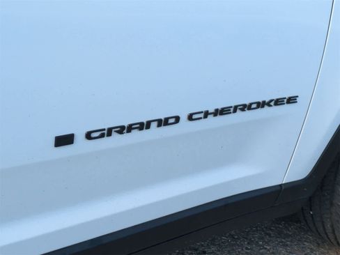 Used 2023 Jeep Grand Cherokee L Altitude image 13