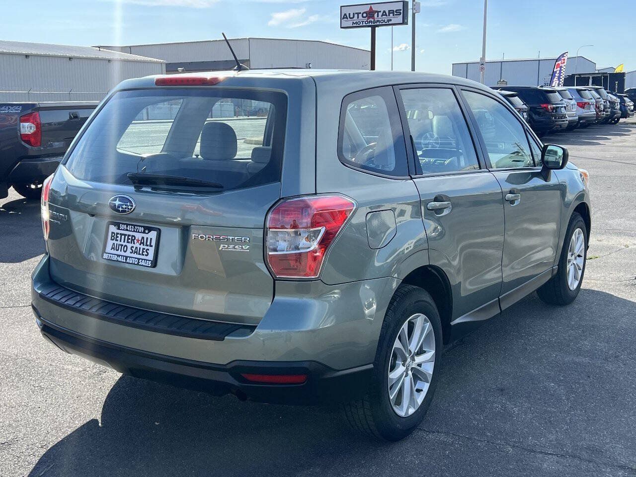 Used 2015 Subaru Forester 2.5i AWD/4WD image 4