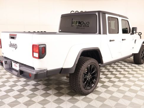 Used 2025 Jeep Gladiator Sport AWD/4WD image 19