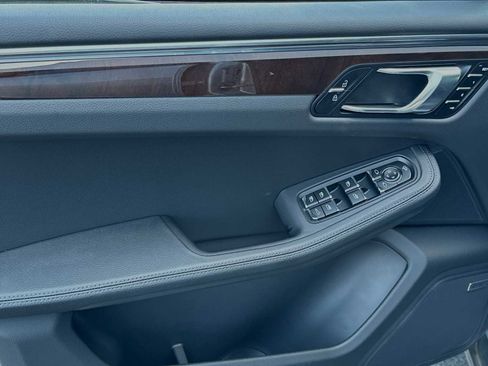 Used 2024 Porsche Macan image 11