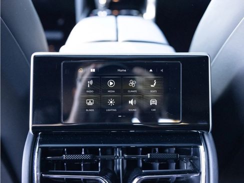 Certified 2024 Bentley Bentayga Extended Wheelbase image 68