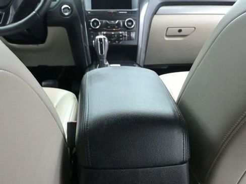 Used 2019 Ford Explorer XLT w/ Equipment Group 202A AWD/4WD image 18