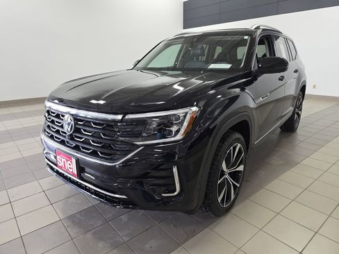 Used 2024 Volkswagen Atlas SEL Premium R-Line image 1