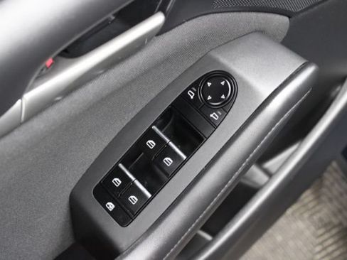 Used 2020 MAZDA MAZDA3 Sedan FWD image 9
