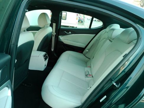 Used 2025 Genesis G70 2.5T image 19