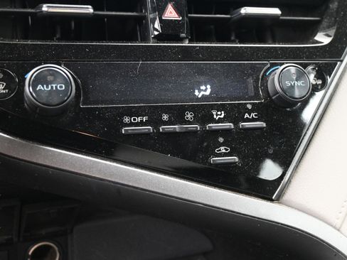 Used 2023 Toyota Camry LE w/ Convenience Package FWD image 30