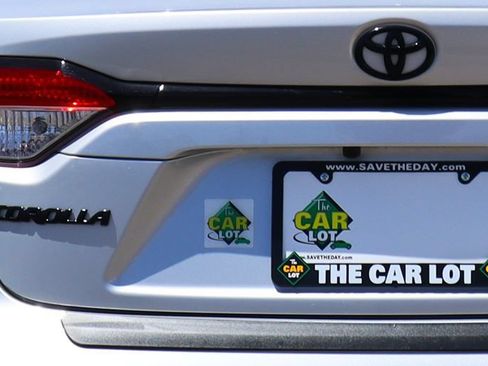 Used 2022 Toyota Corolla LE w/ Carpet Mat Package (TMS) FWD image 19