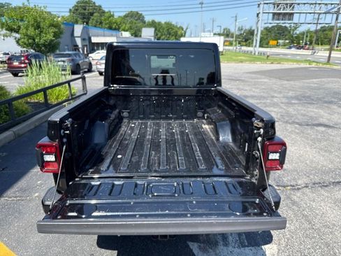 Used 2021 Jeep Gladiator Overland image 40