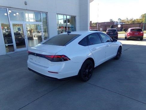 New 2025 Honda Accord SE image 5