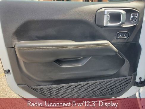 Used 2025 Jeep Wrangler Unlimited Sahara w/ Technology Group AWD/4WD image 13