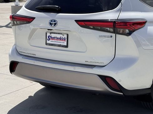 Used 2021 Toyota Highlander Platinum image 6