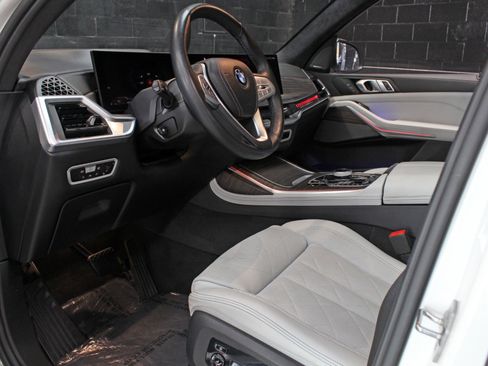 Used 2023 BMW X7 xDrive40i w/ Premium Package AWD/4WD image 31