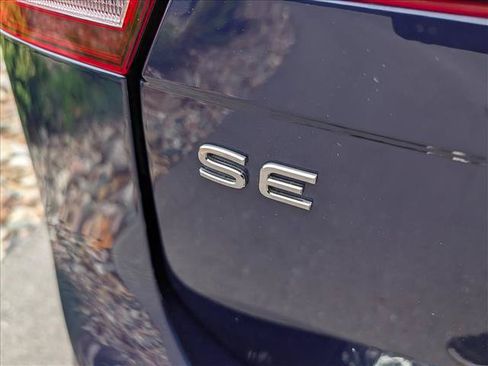 Certified 2023 Volkswagen Tiguan SE w/ Panoramic Sunroof Package FWD image 19