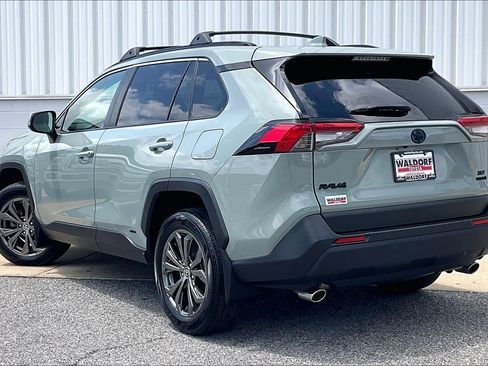 Used 2022 Toyota RAV4 XLE Premium AWD/4WD image 15