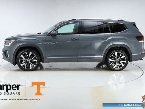 Used 2025 Volkswagen Atlas SEL Premium R-Line image 2