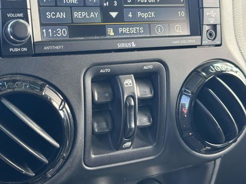 Used 2017 Jeep Wrangler Unlimited Sahara AWD/4WD image 4
