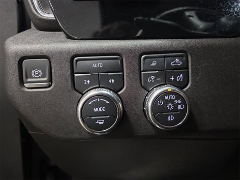 Certified 2025 GMC Sierra 1500 SLT image 26