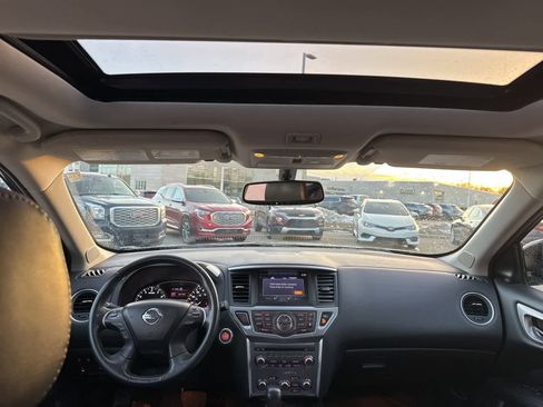 Used 2018 Nissan Pathfinder SL w/ SL Premium Package image 19