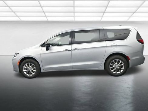 New 2026 Chrysler Pacifica Select image 5