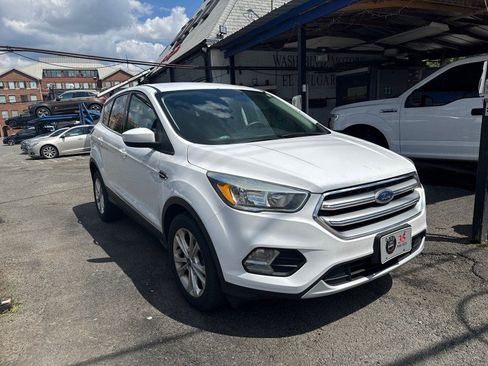 Used 2017 Ford Escape SE AWD/4WD image 3