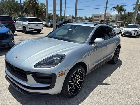 Used 2024 Porsche Macan AWD/4WD image 10