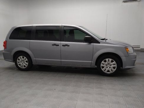 Used 2019 Dodge Grand Caravan SE w/ UConnect Hands-Free Group FWD image 11