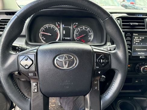 Used 2020 Toyota 4Runner TRD Off-Road AWD/4WD image 31