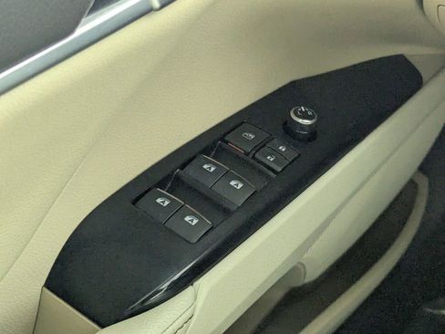 Used 2020 Toyota Camry XLE FWD image 17