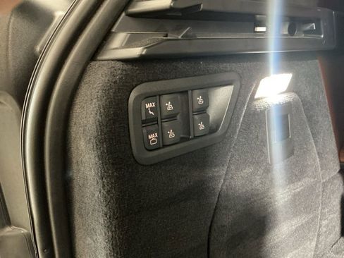 Certified 2025 BMW X7 M60i image 34