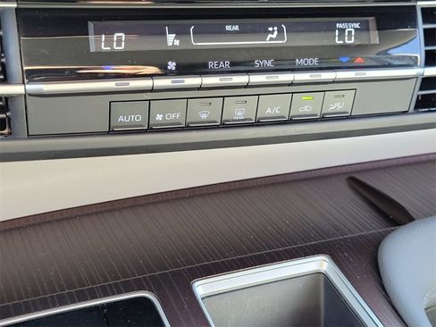 Used 2024 Toyota Sienna LE image 19