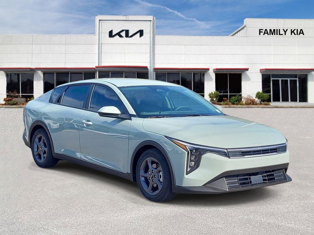 New 2026 Kia K4 FWD 360° Tour