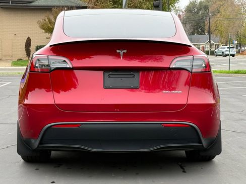 Used 2024 Tesla Model Y Performance image 4