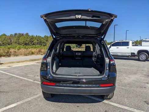 New 2025 Jeep Grand Cherokee Limited w/ Black Appearance Package image 41