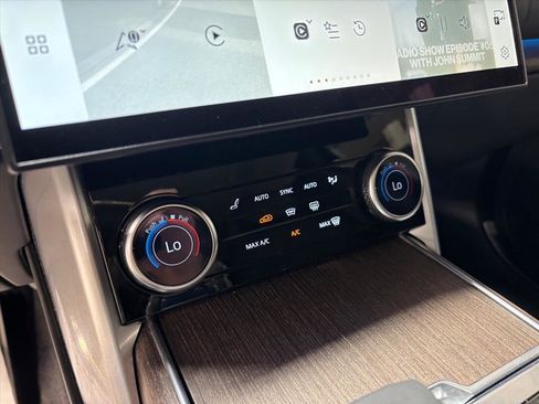 Used 2023 Land Rover Range Rover SE image 14