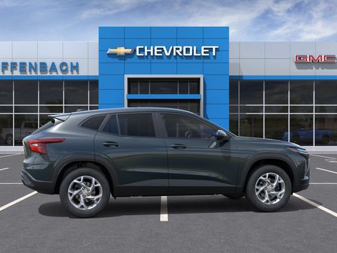 New 2026 Chevrolet Trax LS w/ LS Convenience Package FWD image 5