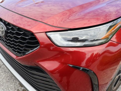 Used 2021 Toyota Highlander XSE FWD image 3