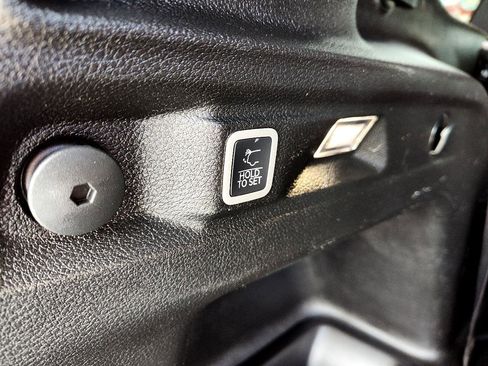 Used 2021 Jeep Grand Cherokee L Laredo image 7