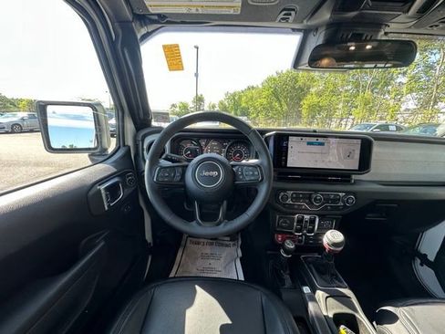 Used 2025 Jeep Wrangler Unlimited Sport AWD/4WD image 18