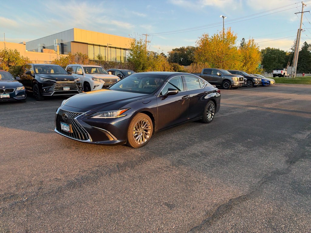 Used 2025 Lexus ES 350 w/ Luxury Package FWD image 6