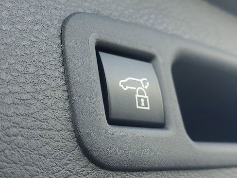 Used 2025 Toyota Sienna XLE image 9