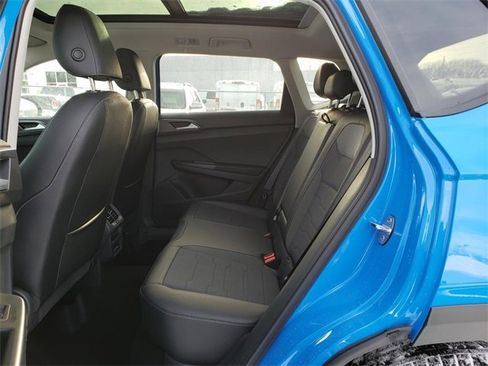 New 2026 Volkswagen Taos SE image 8