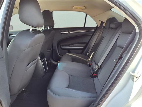 Used 2022 Chrysler 300 Touring image 20