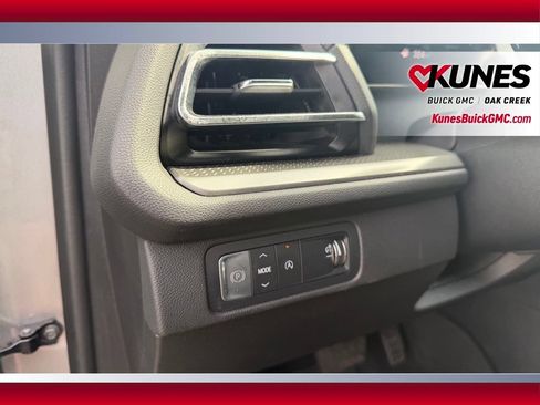 Used 2024 Chevrolet Traverse LT FWD image 15