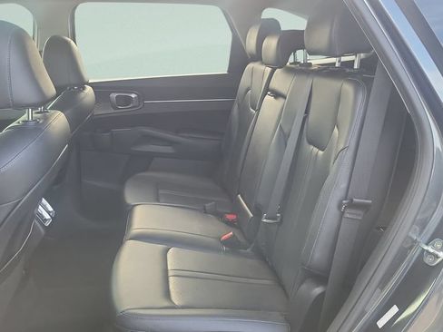 Used 2023 Kia Sorento S w/ Panoramic Sunroof Package FWD image 9