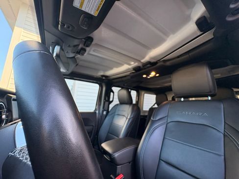 Used 2023 Jeep Wrangler Unlimited Sahara w/ Cold Weather Group AWD/4WD image 17