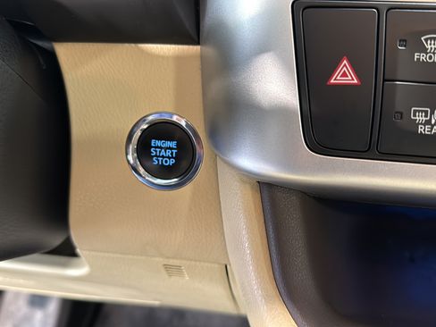 Used 2014 Toyota Highlander Limited AWD/4WD image 28