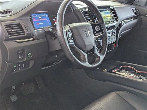Certified 2024 Honda Passport Black Edition image 9